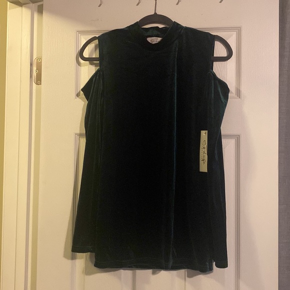 NWT Green Velvet Cold Shoulder Holiday Top - Picture 2 of 5